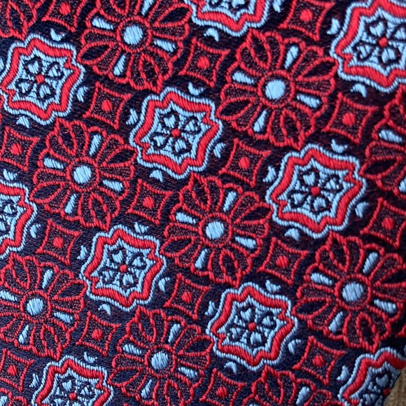 Neiman Marcus red/blue silk patterned tie - Picture 2 of 8